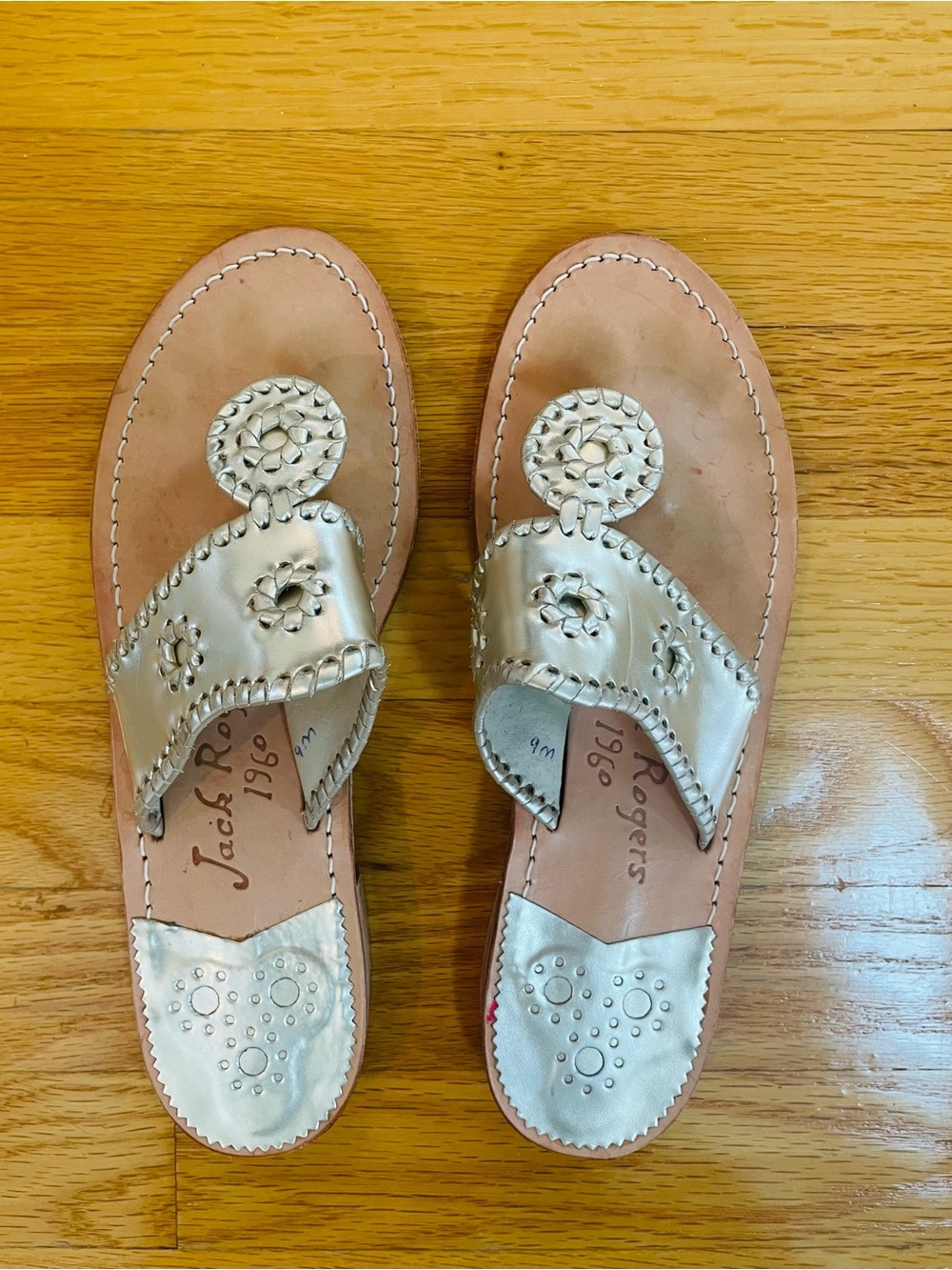 Jack Rogers Hamptons sandals in metallic gold leather, size 9.